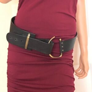 Dolce & Gabbana black leather belt in great condition. 100 centimeters long.